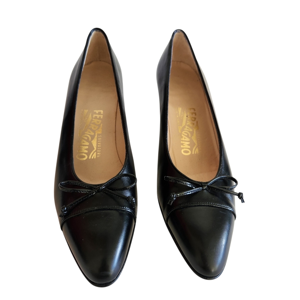 Salvatore Ferragamo Black Leather Bow Pumps Kitten Heels Shoes 8.5 AAAA Narrow
